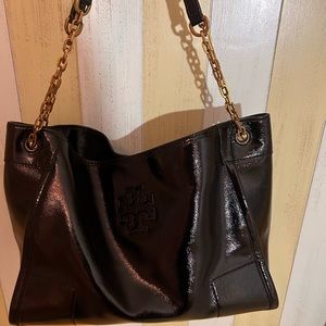 TORY BURCH Britten Patent Leather Handbag and wallet.